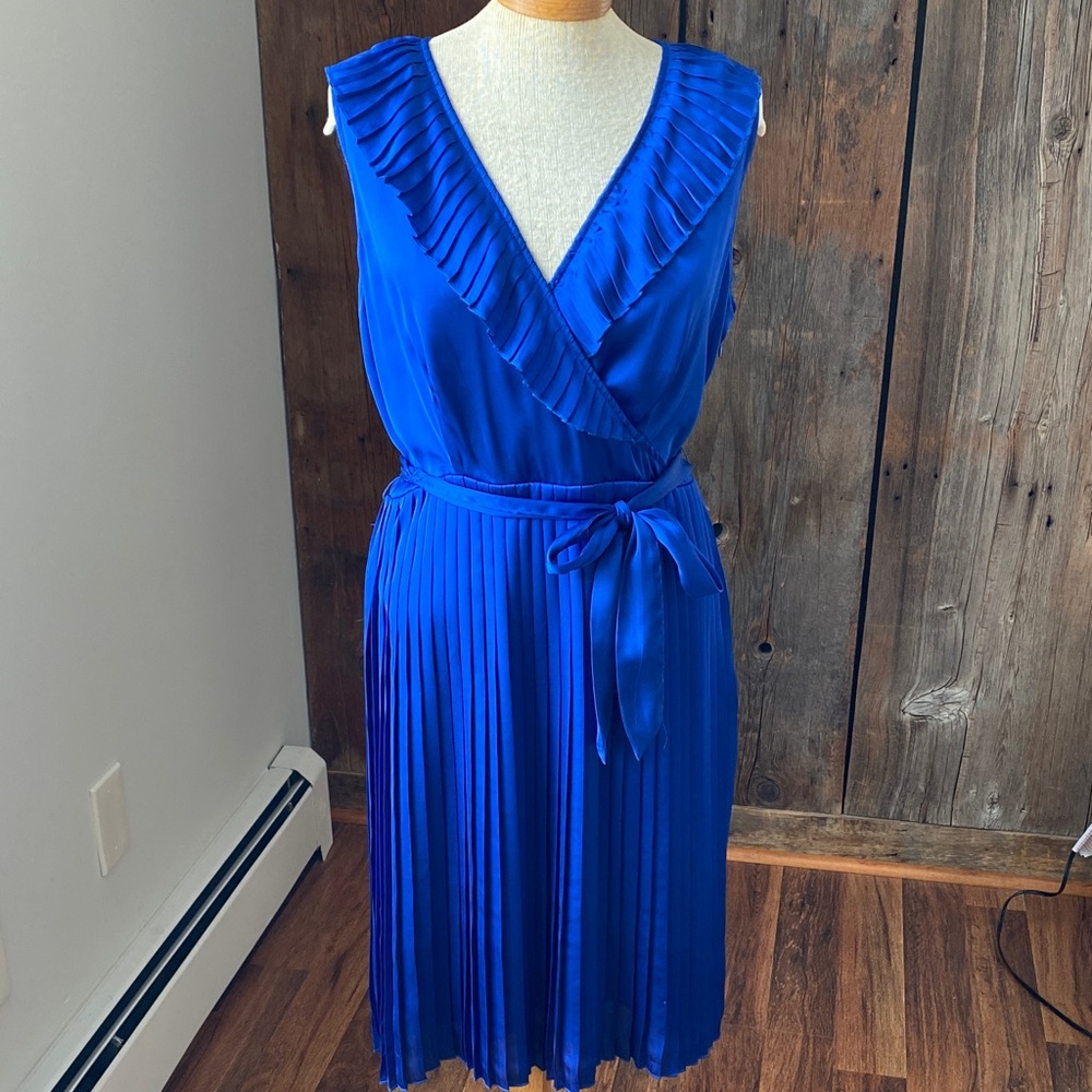 Apt 9 sleeveless blue satin faux wrap pleated midi dress NWT Sz M